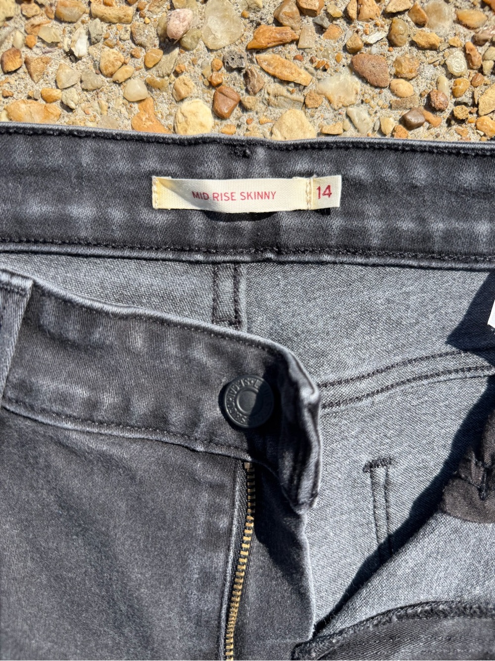 Levi’s Women Mid Rise Skinny jeans-